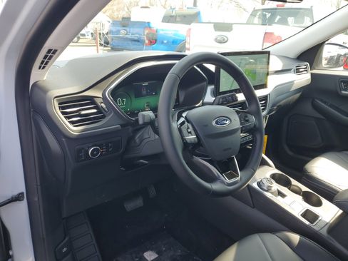 New 2025 Ford Escape Platinum w/ Premium Technology Package image 16