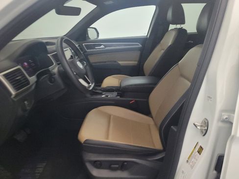 Used 2022 Volkswagen Atlas Cross Sport SE w/ Panoramic Sunroof Package FWD image 17