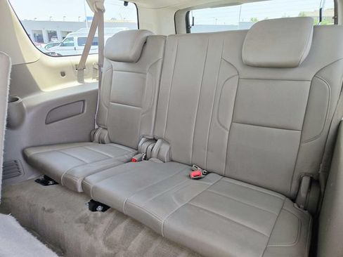 Used 2015 Chevrolet Suburban LT RWD image 12