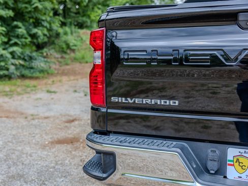 Used 2019 Chevrolet Silverado 1500 LT w/ Texas Edition RWD image 10