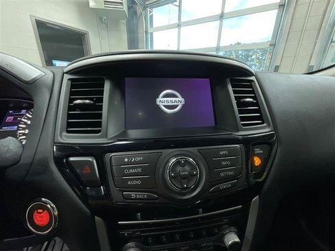 Used 2020 Nissan Pathfinder SV FWD image 16