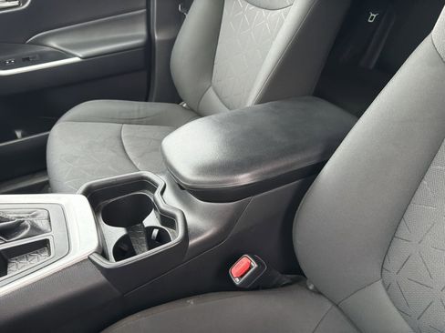 Used 2021 Toyota RAV4 XLE image 28