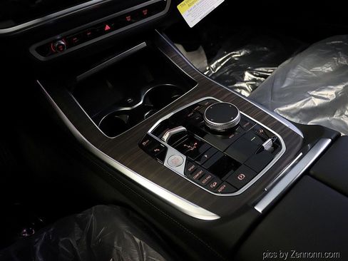 Used 2026 BMW X7 xDrive40i w/ Premium Package image 14