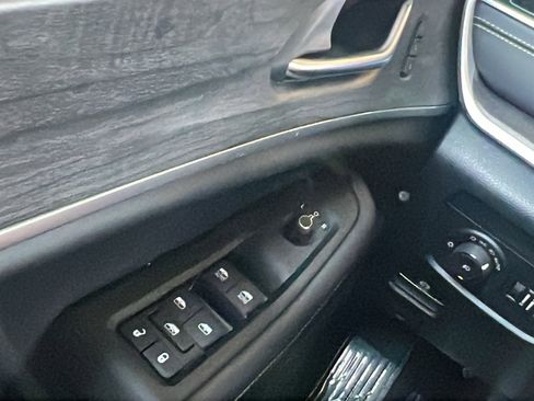 New 2025 Jeep Grand Cherokee L Limited w/ Luxury Tech Group II image 36