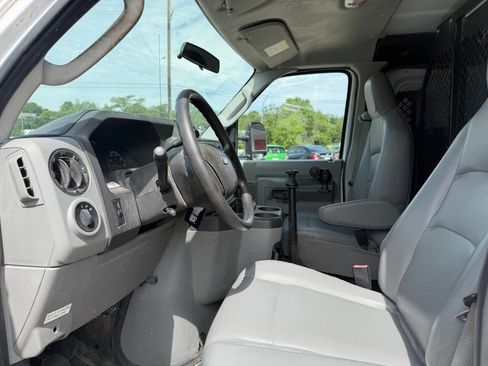 Used 2014 Ford E-150 and Econoline 150 RWD image 9