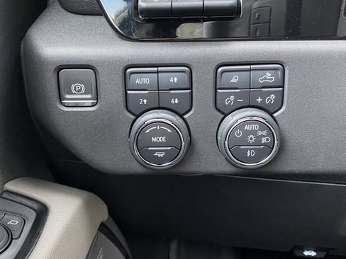 Used 2023 Chevrolet Silverado 1500 ZR2 w/ Technology Package image 20