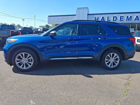 Certified 2023 Ford Explorer XLT w/ Equipment Group 202A AWD/4WD image 4