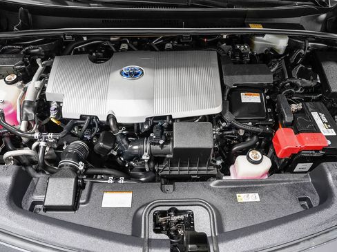 Certified 2018 Toyota Prius Prime Advanced w/ Carpet Mat Package FWD image 28