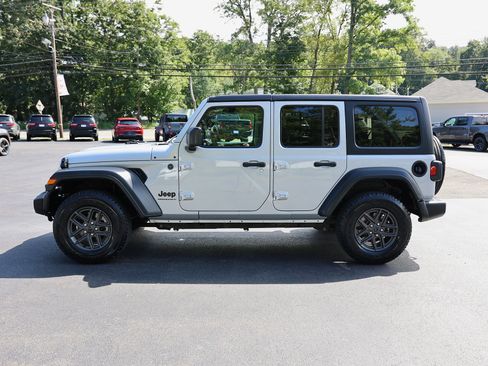 Used 2024 Jeep Wrangler Sport S image 8