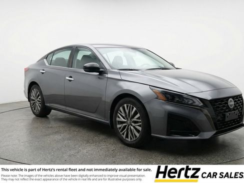 Used 2025 Nissan Altima 2.5 SV image 1
