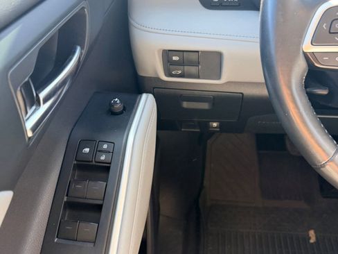 Used 2022 Toyota Highlander XLE image 22