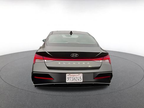 Used 2025 Hyundai Elantra SEL image 12