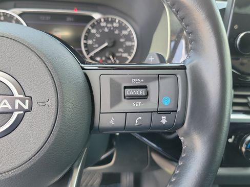 Used 2025 Nissan Pathfinder SL FWD image 24