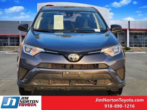 Used 2018 Toyota RAV4 LE image 2