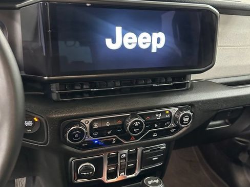 Used 2024 Jeep Wrangler Unlimited w/ Convenience Group AWD/4WD image 16