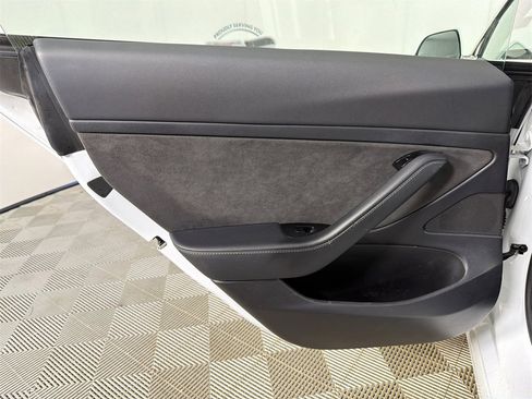 Used 2020 Tesla Model 3 Standard Range Plus image 21