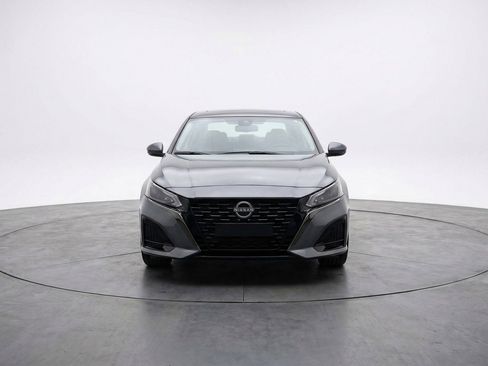 Used 2025 Nissan Altima 2.5 SV image 2