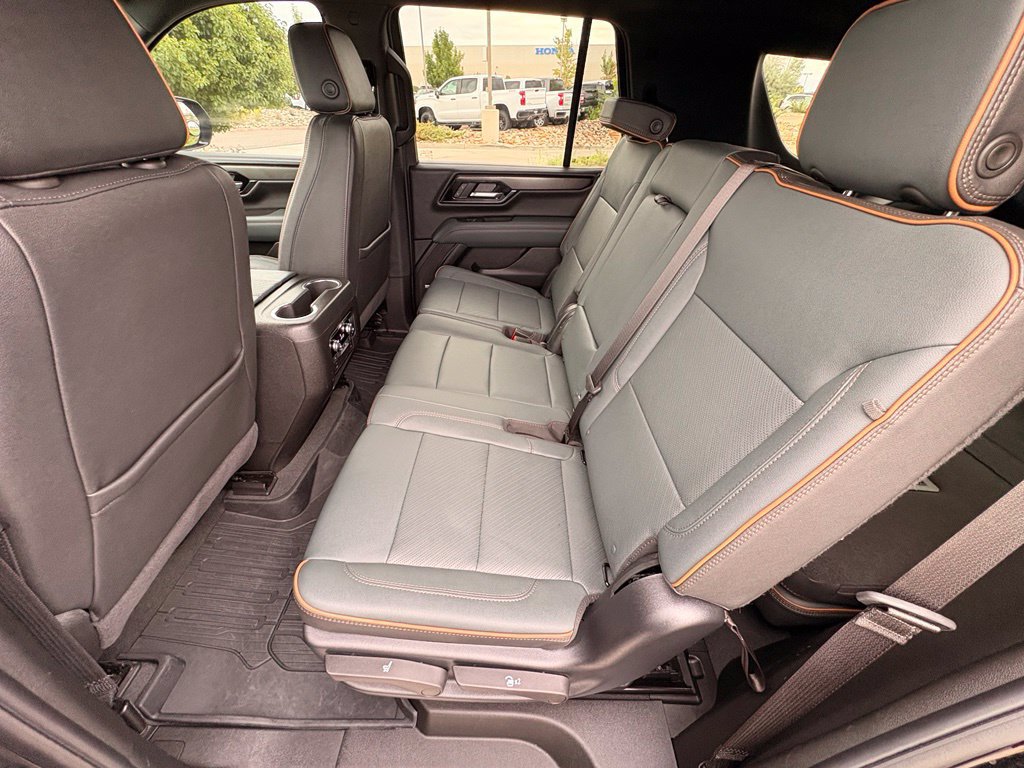 Used 2025 GMC Yukon AT4 AWD/4WD image 28