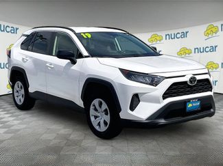 Used 2019 Toyota RAV4 LE AWD/4WD video 1