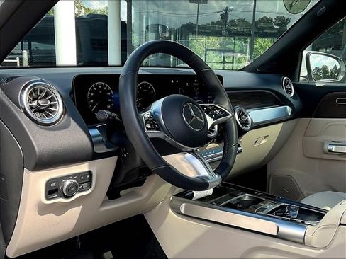 Used 2026 Mercedes-Benz GLB 250 4MATIC image 19