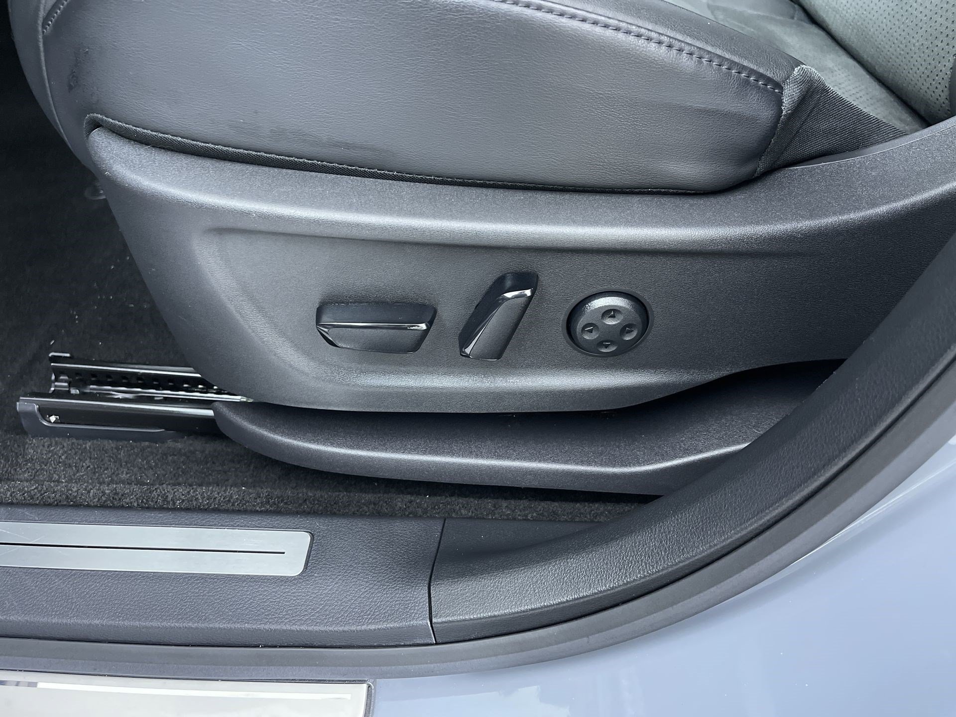 Certified 2024 Nissan Ariya AWD image 13