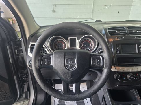 Used 2018 Dodge Journey SXT image 16