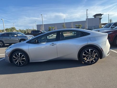 Used 2025 Toyota Prius Plug-In Hybrid w/ Limited Premium Package image 4
