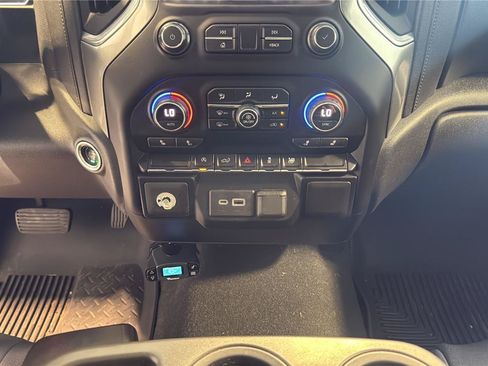 Used 2021 Chevrolet Silverado 1500 LT AWD/4WD image 24