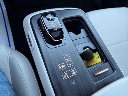 Used 2024 Nissan Ariya AWD image 25