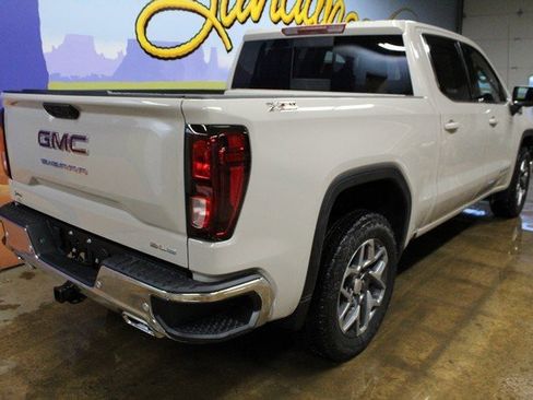 New 2026 GMC Sierra 1500 SLE w/ X31 Off-Road Package image 4