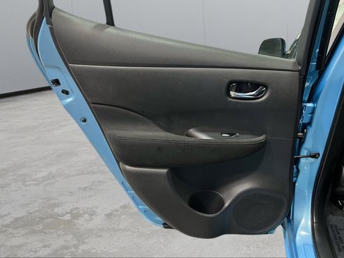 Used 2015 Nissan Leaf S image 26