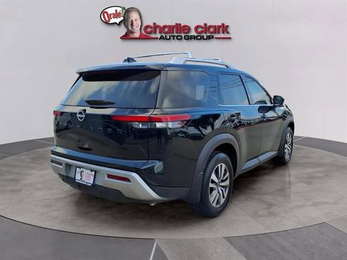 Used 2023 Nissan Pathfinder SL w/ Black Appearance Package image 5