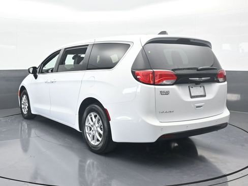 New 2026 Chrysler Voyager LX image 4