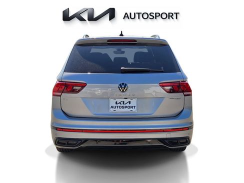 Used 2022 Volkswagen Tiguan SE R-Line FWD image 9