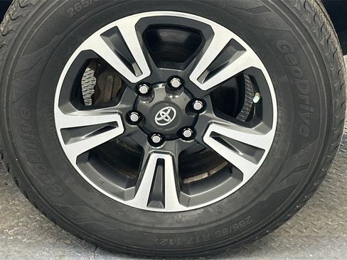 Used 2016 Toyota Tacoma TRD Sport image 19