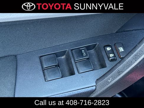 Used 2018 Toyota Corolla LE FWD image 17