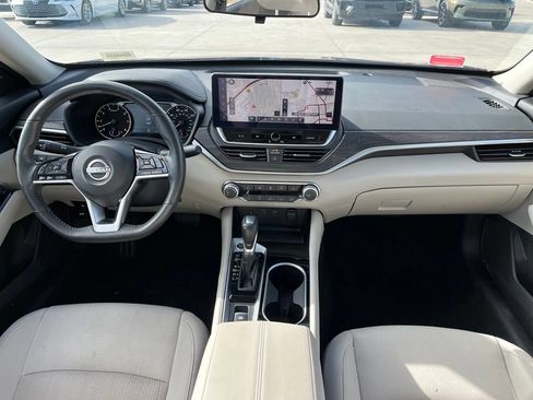 Used 2023 Nissan Altima 2.5 SV w/ SV Premium Package FWD image 14