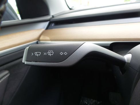 Used 2023 Tesla Model Y Long Range AWD/4WD image 35
