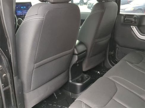 Used 2017 Jeep Wrangler Unlimited Sahara w/ Connectivity Group image 18