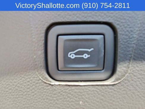 Used 2023 Chevrolet Traverse Premier image 33