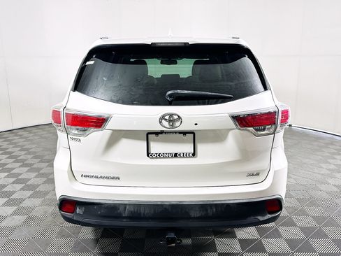 Used 2015 Toyota Highlander XLE FWD image 4
