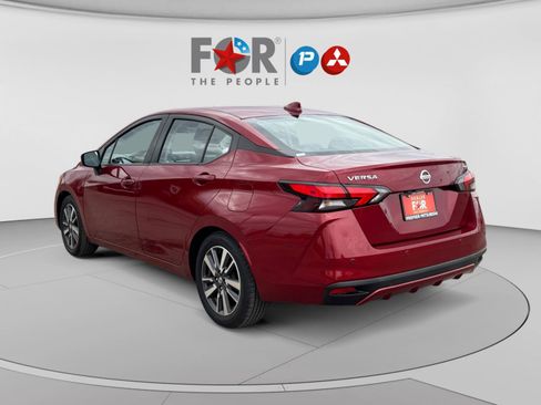 Used 2021 Nissan Versa SV FWD image 3