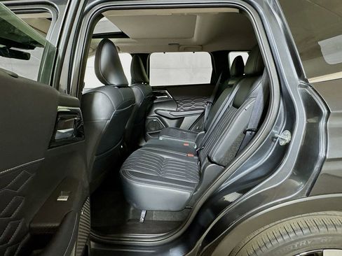 Used 2025 Mitsubishi Outlander SEL image 24