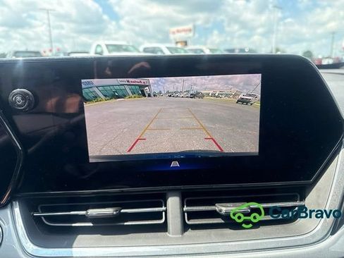 Used 2024 Chevrolet Trax LT w/ Driver Confidence Package FWD image 12