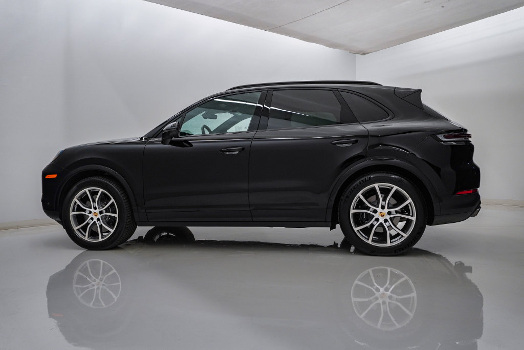 Certified 2024 Porsche Cayenne S AWD/4WD image 2