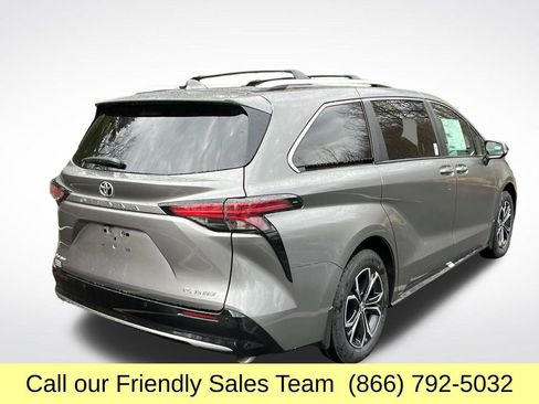 New 2026 Toyota Sienna Platinum image 5