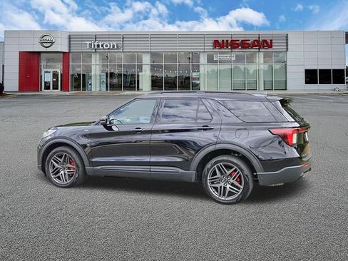 Used 2025 Ford Explorer ST-Line w/ ST-Line Street Pack AWD/4WD image 7