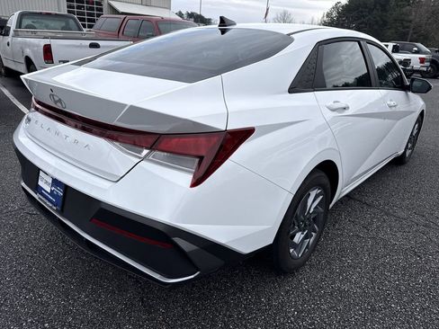 Used 2024 Hyundai Elantra SEL image 7