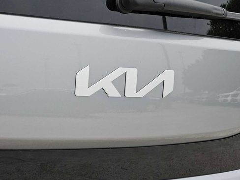 Certified 2025 Kia Soul LX w/ LX Technology Package FWD image 11