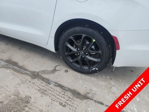 New 2026 Chrysler Pacifica Limited image 27